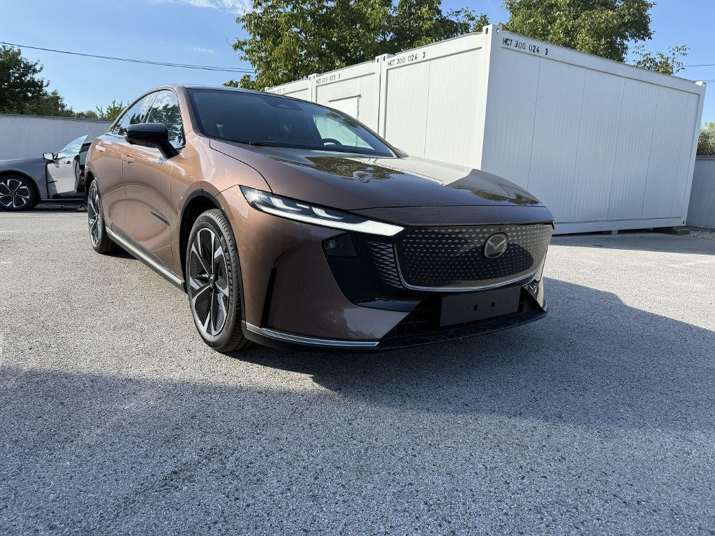Mazda 6e
